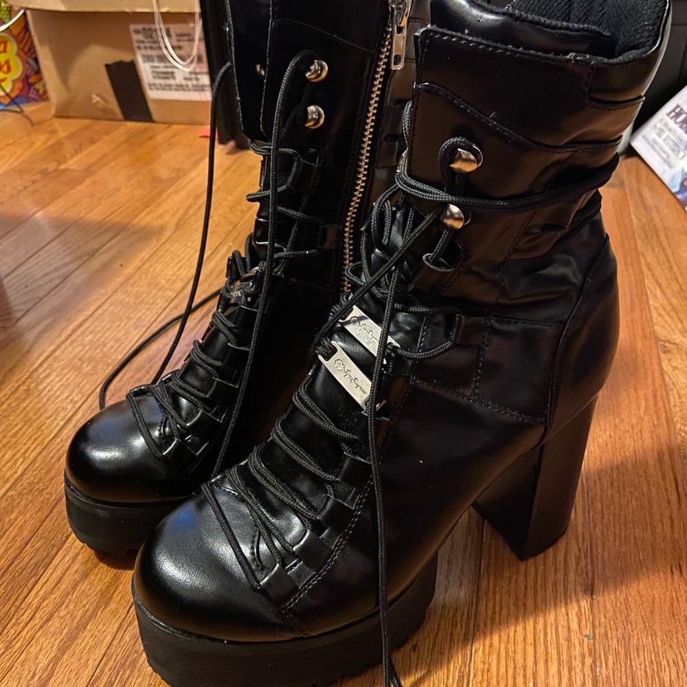 Poster grl last standing lace up boots